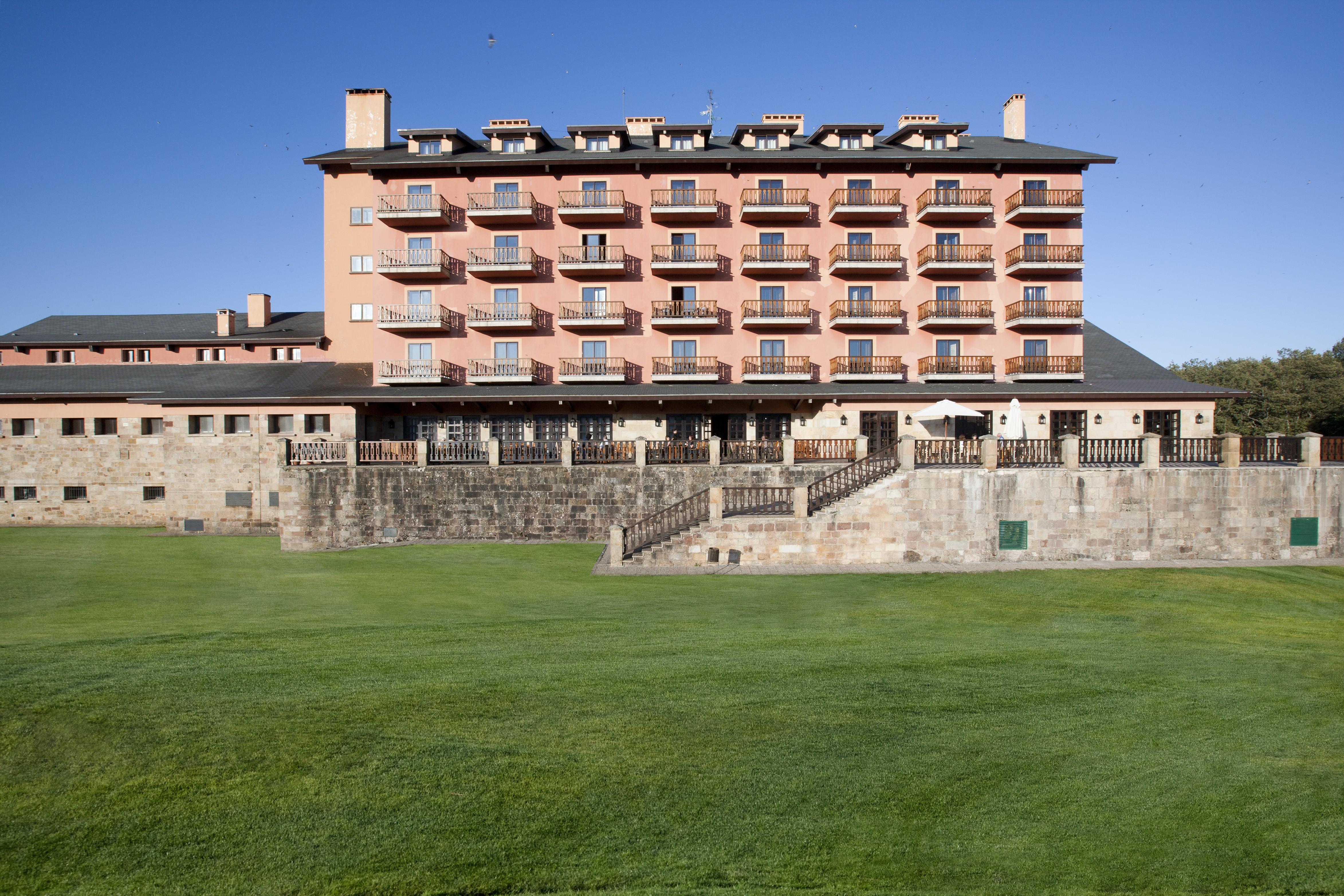 Parador De Cervera De Pisuerga Exterior photo