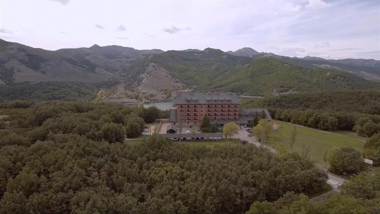 Parador De Cervera De Pisuerga Exterior photo